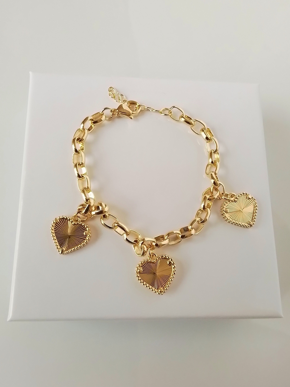Pretty Bird Gold Heart Charm Link Bracelet